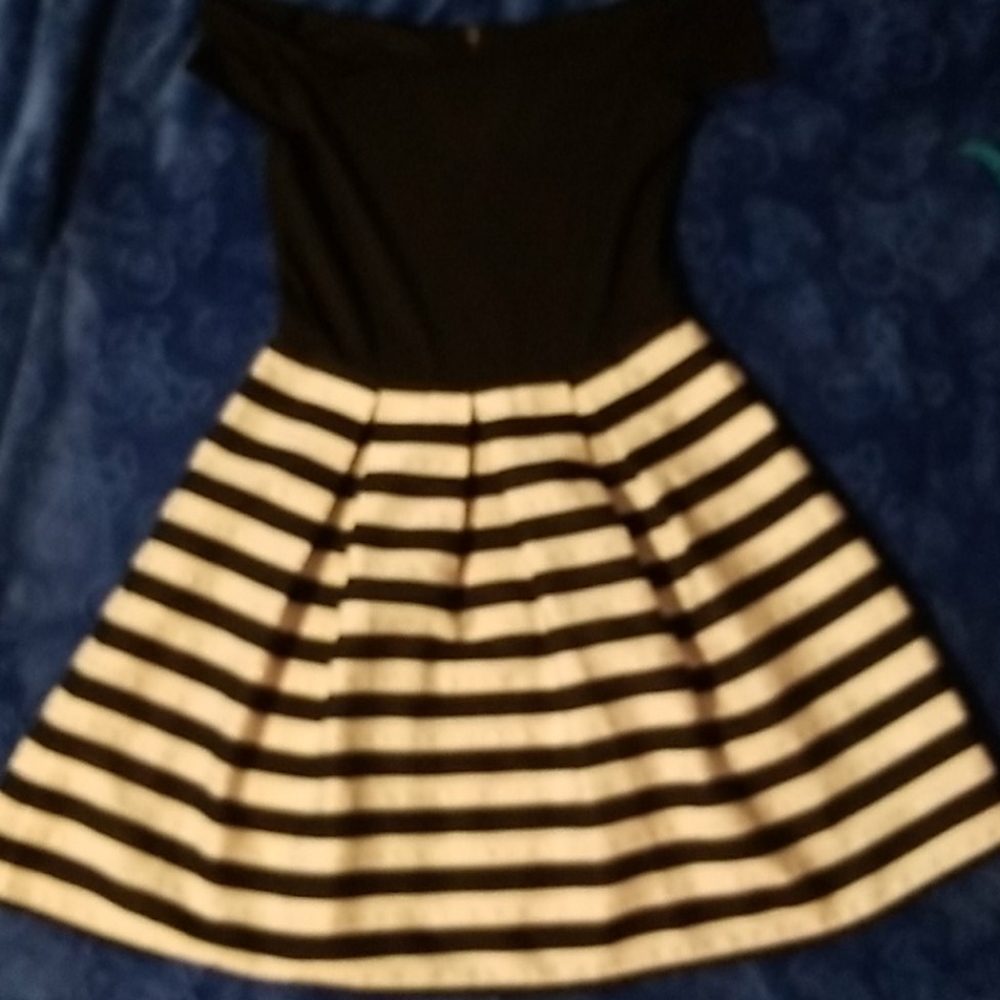 🍒 Off the shoulder mini dress, size 5